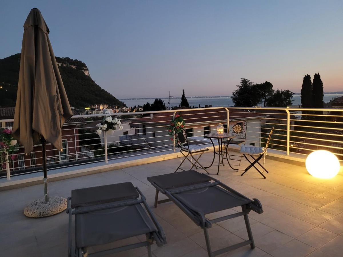 Garda View - Nuovo Appartamento Con Solarium Vista Lago Eksteriør bilde