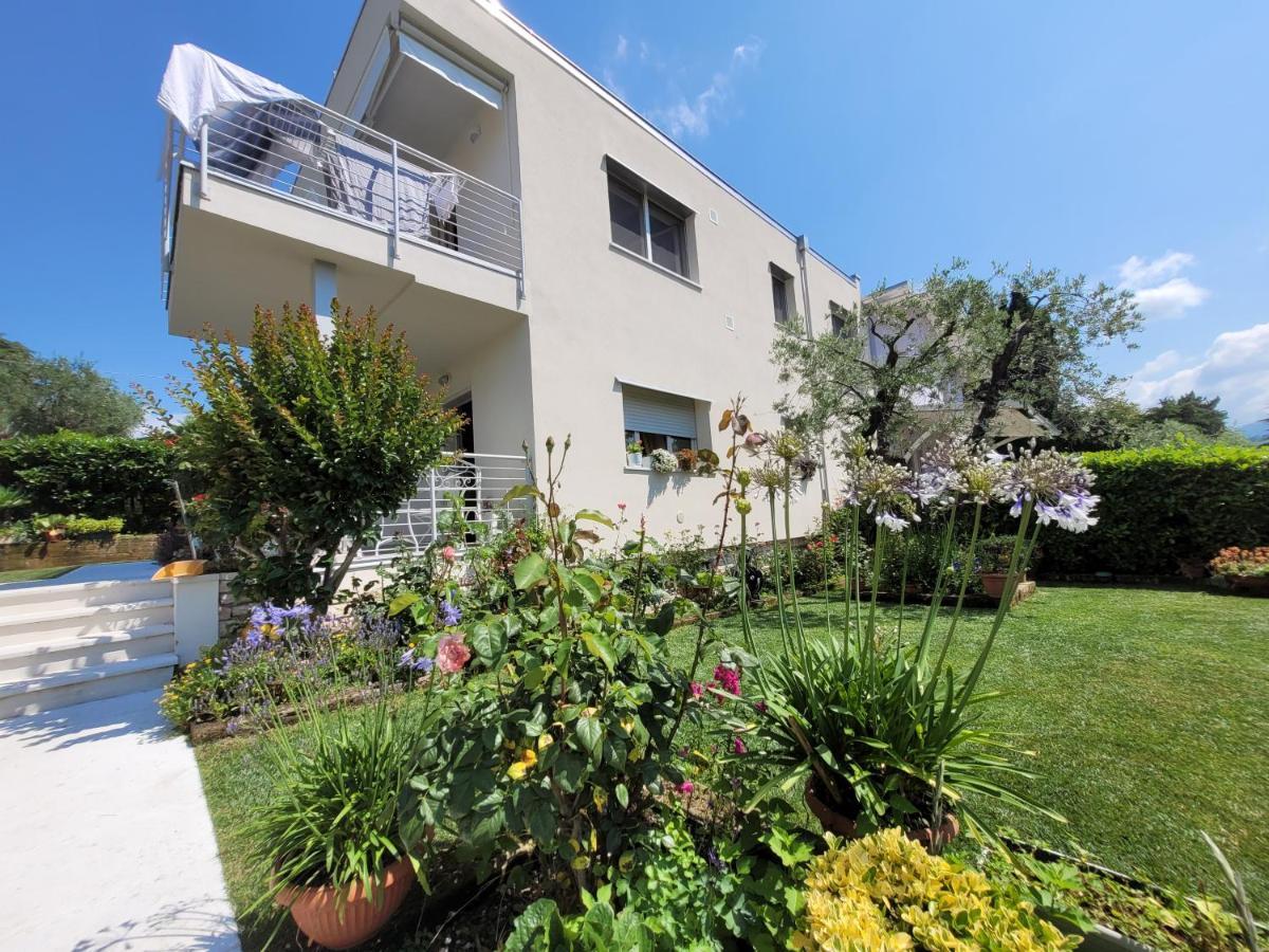 Garda View - Nuovo Appartamento Con Solarium Vista Lago Eksteriør bilde